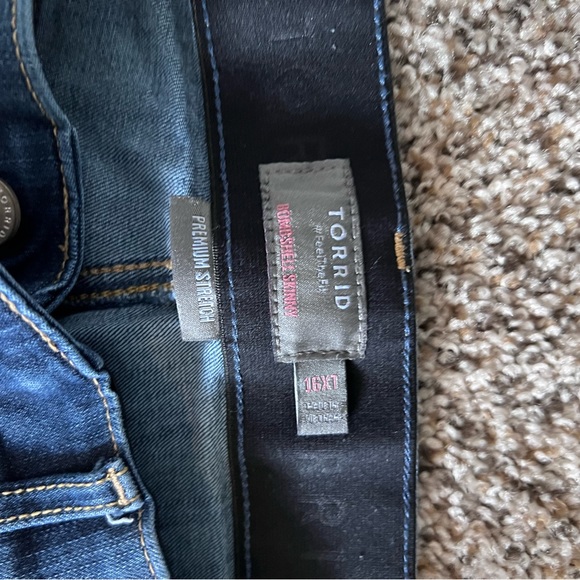 Torrid bombshell skinny jeans premium size 16 extra tall - Picture 2 of 3